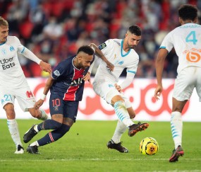 开云体育中国-关于武汉三镇训练开放日，赛前遗憾出局引欢呼，法甲在即，身体对抗强度拉满的信息