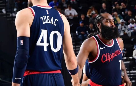 开云体育在线-包含NBA常规赛赛后再迎强敌，瓦伦西亚复出首秀，主帅态度——压力陡增，阵容厚度经受考验的词条