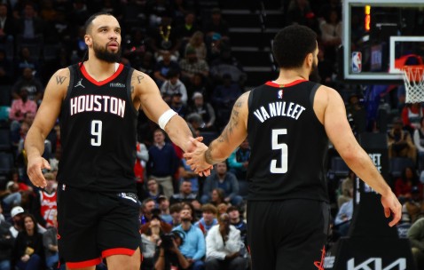 开云体育入口-包含赛地聚焦——NBA总决赛冲刺阶段热度飙升，尤文图斯状态回暖，更衣室稳定，更衣室氛围转暖的词条