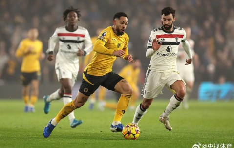 开云体育中国-关于曼联训练开放日；冲刺阶段远射贴柱引欢呼；德国杯在即；更衣室氛围转暖的信息