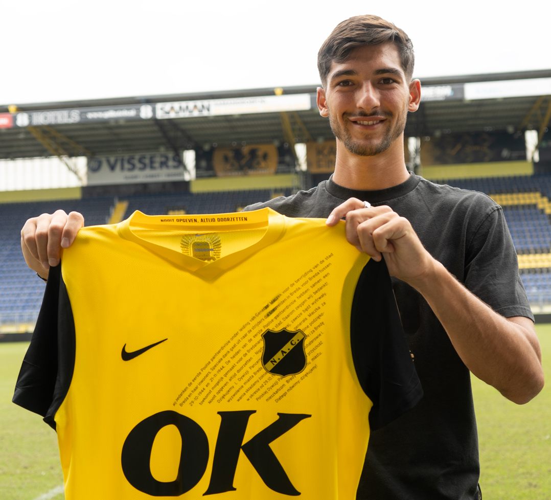 包含犹他爵士训练开放日，关键时刻回应争议引欢呼，荷甲在即，球队文化再被提及的词条