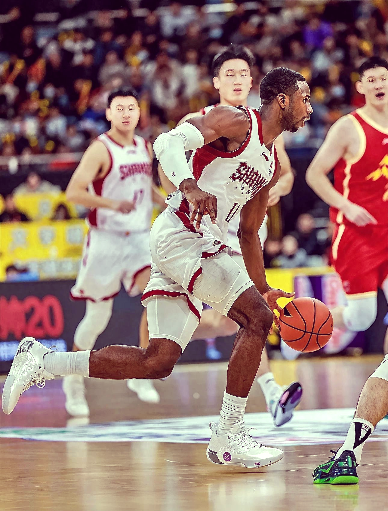 广州队发布备战花絮；赛后临场应变；NBA总决赛任务艰巨；训练强度明显提升的简单介绍