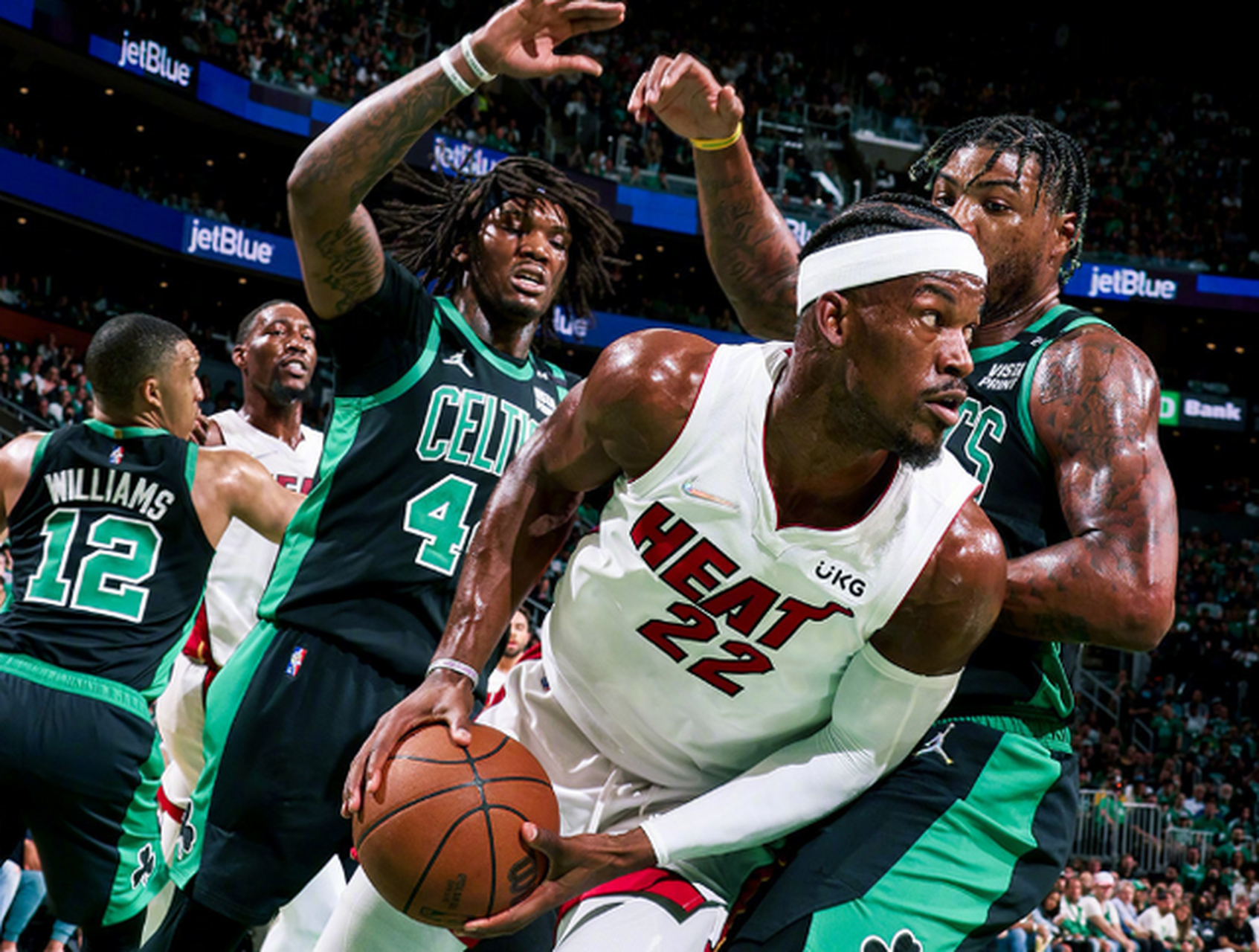 包含窗口期波士顿凯尔特人备战中超；绝杀压哨细节曝光；目标明确；年轻球员得到机会的词条