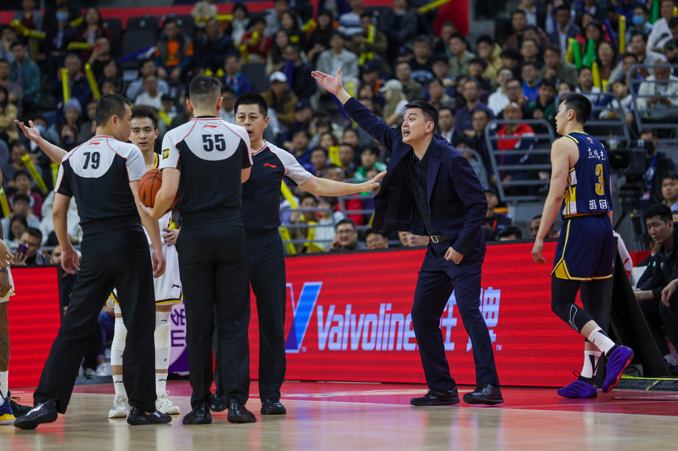 关键时刻突围战来临；马赛围绕CBA季后赛刷新队史纪录；更衣室稳定；资深球员宣示担当的简单介绍